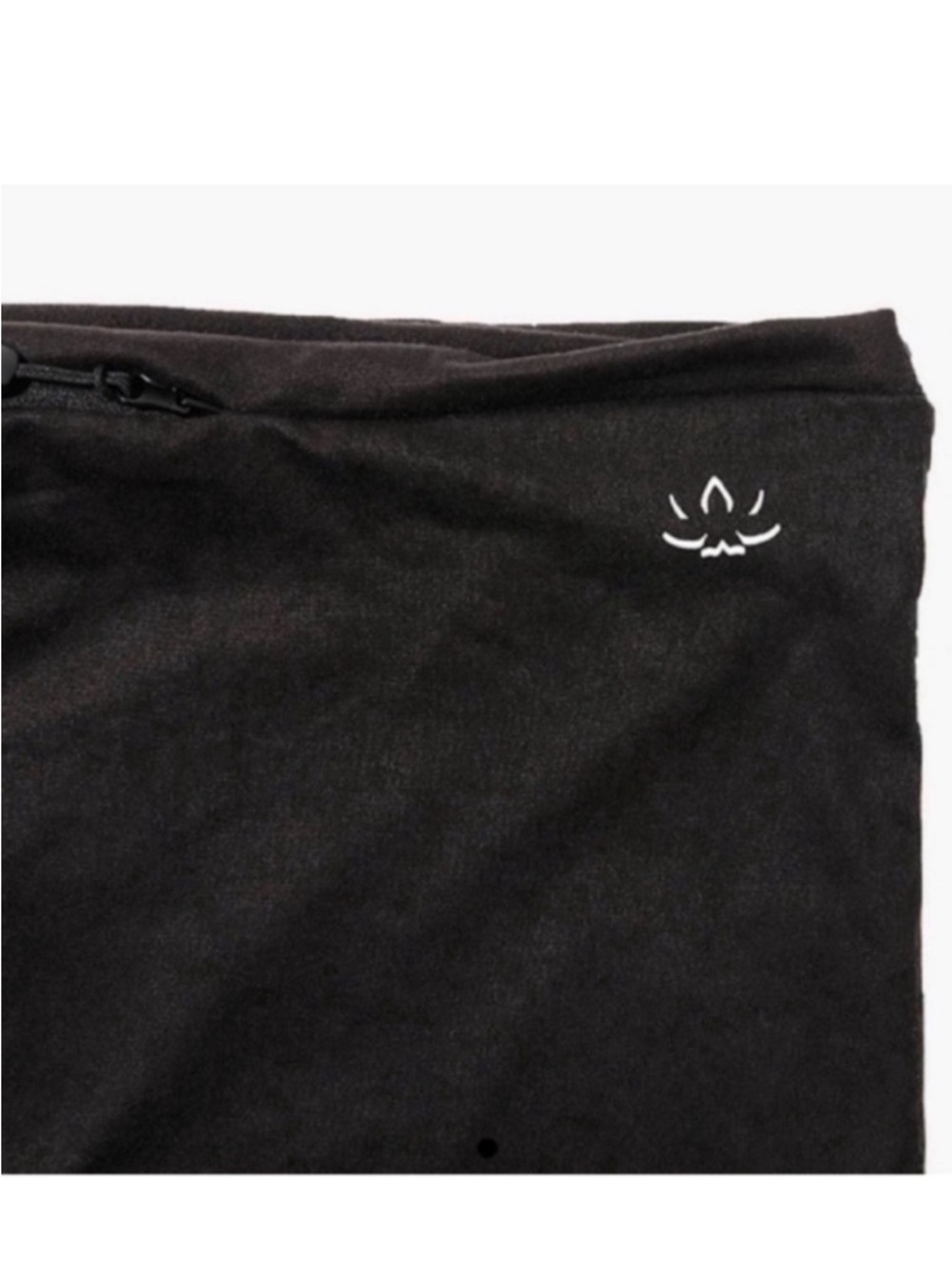 New w/tags Beyond Yoga NWT hidden zipper pocket infinity scarf wrap Black OS - Picture 5 of 6